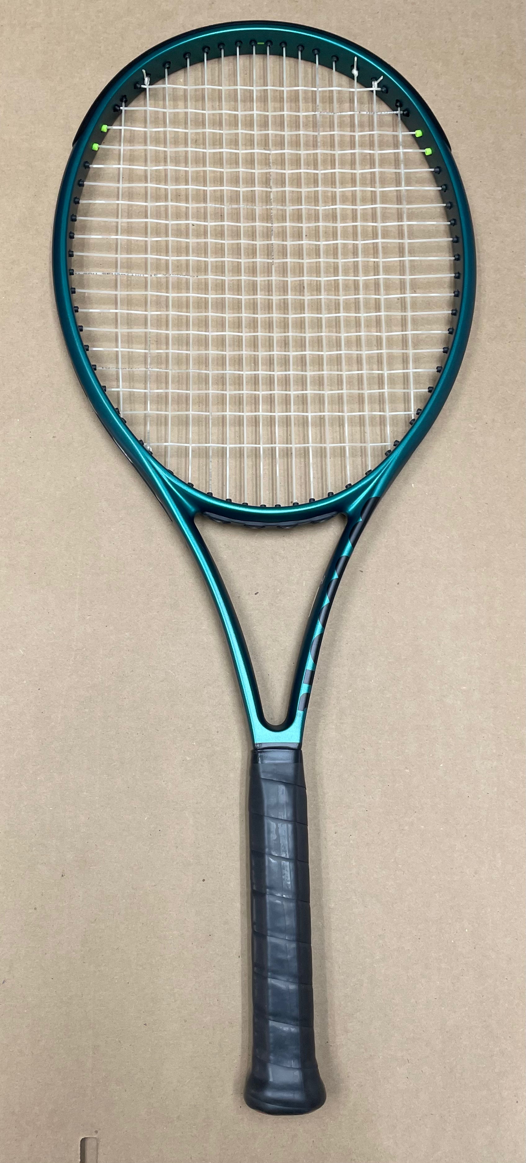 Used - Wilson Blade 100 UL V9 16x19 (1/4)