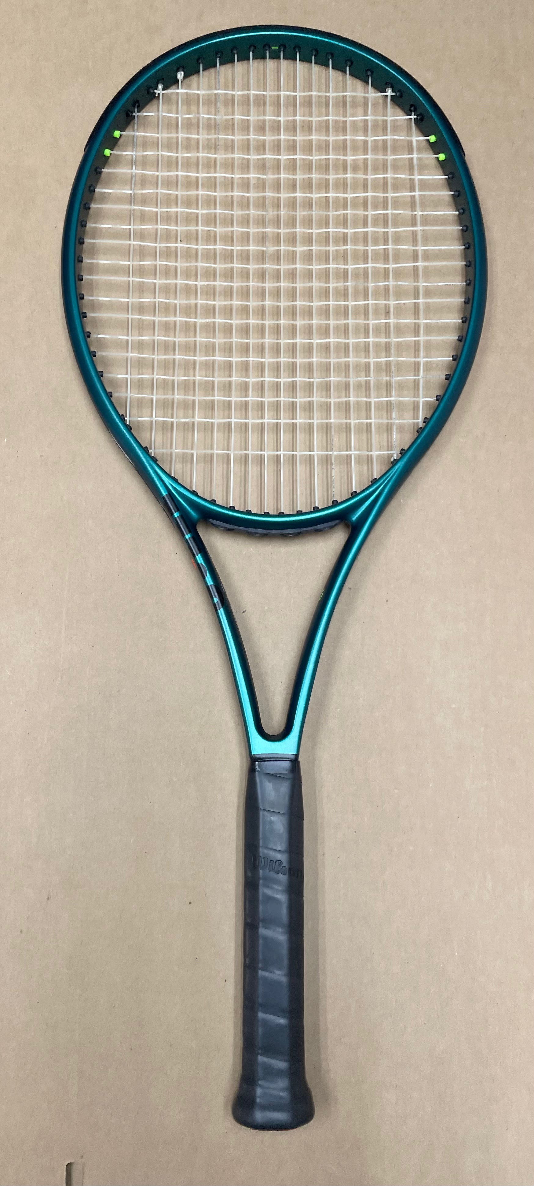 Used - Wilson Blade 100 UL V9 16x19 (1/4)