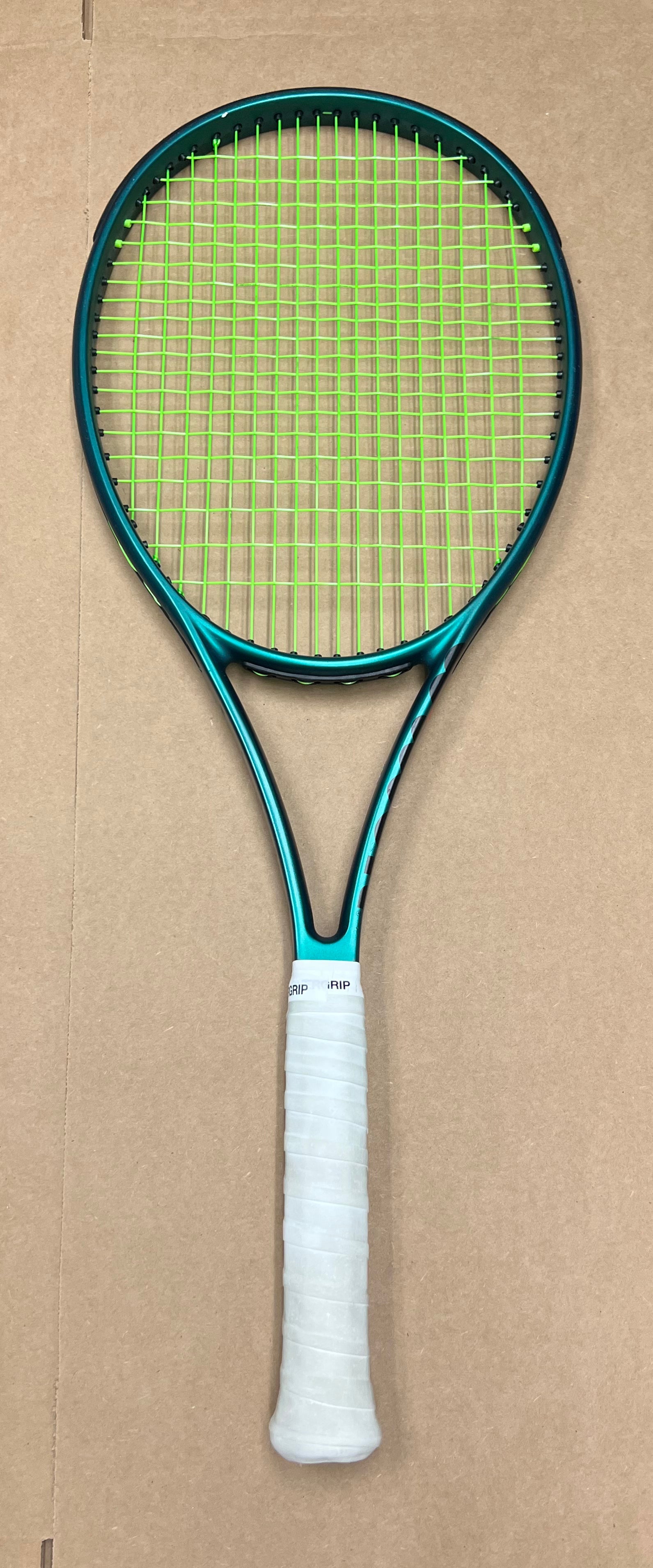 Used - Wilson Blade 98 18x20 v9 (4 1/4")